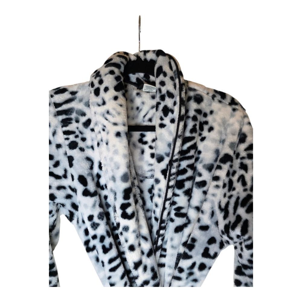SOMA Embraceable Uptown Snow Leopard Plush Long Robe - Size S/M - Picture 4 of 10